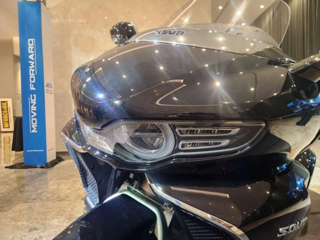 Quái vật touring souo 2000 8 xy-lanh vừa ra mắt liệu có đủ sức thách thức goldwing - 4