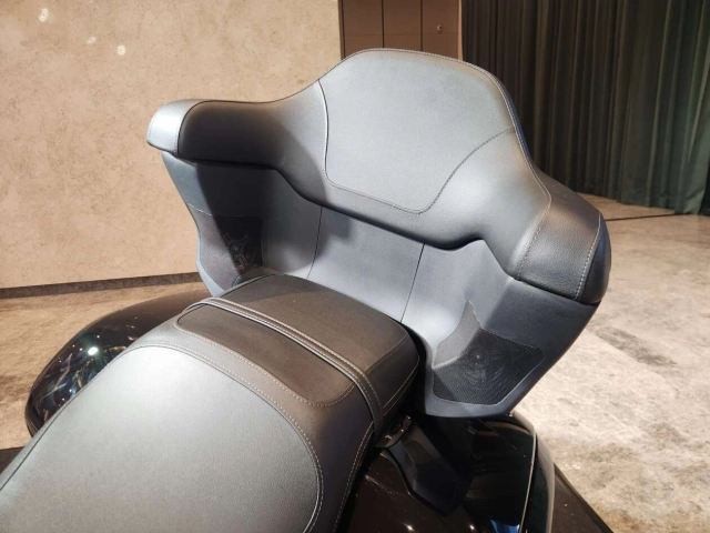 Quái vật touring souo 2000 8 xy-lanh vừa ra mắt liệu có đủ sức thách thức goldwing - 10