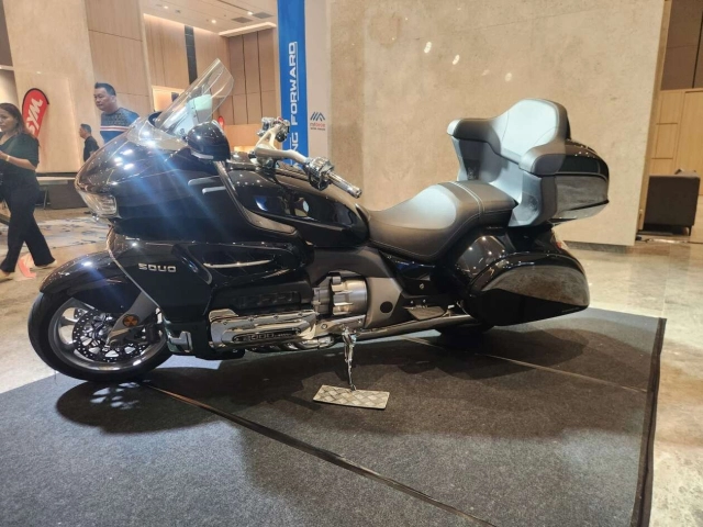 Quái vật touring souo 2000 8 xy-lanh vừa ra mắt liệu có đủ sức thách thức goldwing - 14