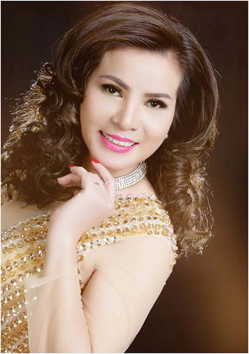 Quý bà kim hồng u50 vẫn da sáng eo thon - 1