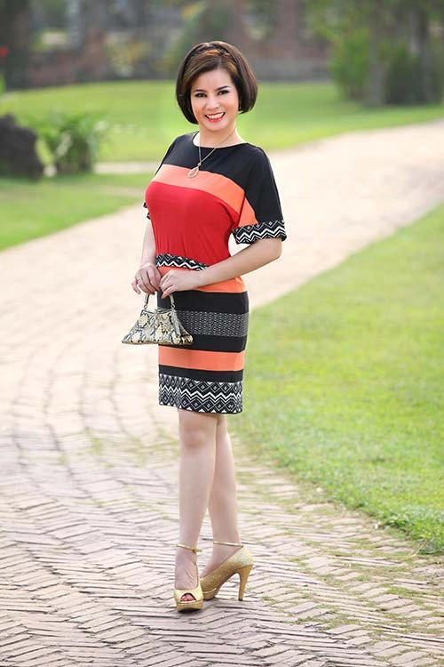 Quý bà kim hồng u50 vẫn da sáng eo thon - 4