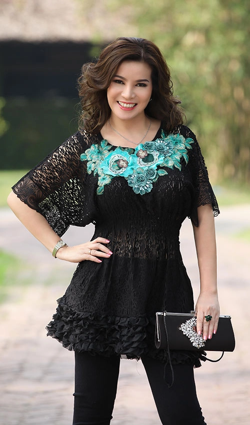 Quý bà kim hồng u50 vẫn da sáng eo thon - 8