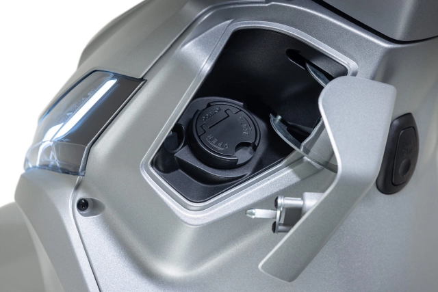 Ra mắt kymco people r hybrid 125 - kẻ gạt giò honda sh125i tại lục địa già - 8