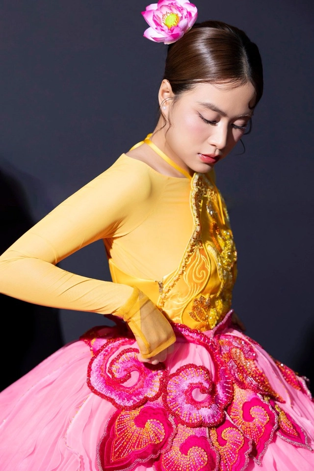 Sắc vóc hiện tại của hoàng thùy linh - 8