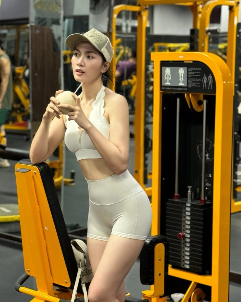 Sắc vóc tuổi tứ tuần của siêu mẫu anh thư - 4