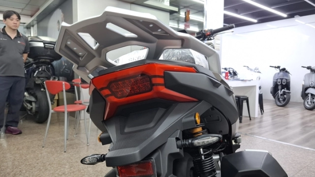 Soi chi tiết kymco xciting x350 trang bị cỡ này có đủ để thách thức honda adv350 - 12