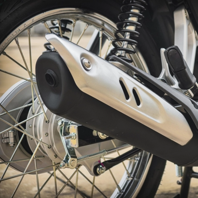 Suzuki bổ sung thêm bản bánh căm cho smash fi 115 plus 2026 với giá bán gần 34 triệu đồng - 6