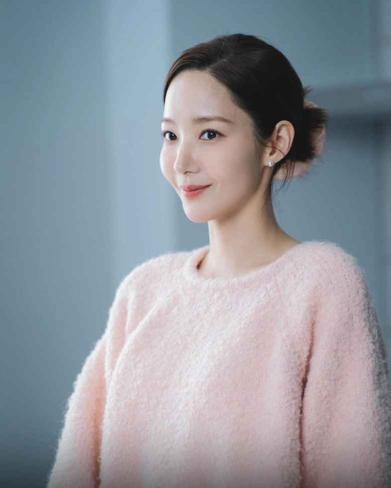 Thử đủ kiểu tóc tôi thấy 6 kiểu này của đệ nhất thư ký là dễ áp dụng nhất vừa gọn mặt lại sang xịn - 4