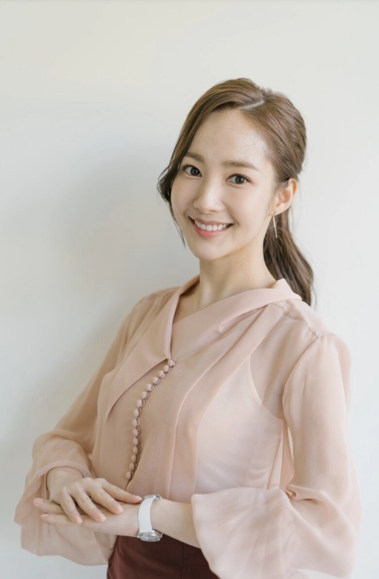 Thử đủ kiểu tóc tôi thấy 6 kiểu này của đệ nhất thư ký là dễ áp dụng nhất vừa gọn mặt lại sang xịn - 5