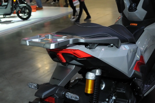 Thương hiệu xe máy ý vừa gây bất ngờ với 2 mẫu xe tay ga giá rẻ tại eicma 2025 - 24