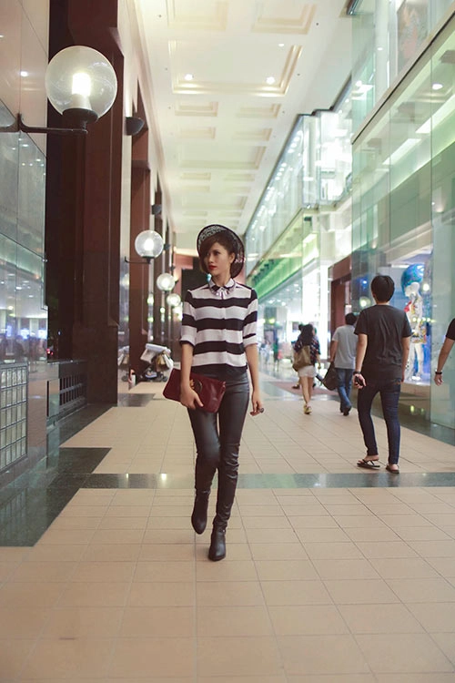 Trang lạ phối đồ ấn tượng xem show tại singapore - 1