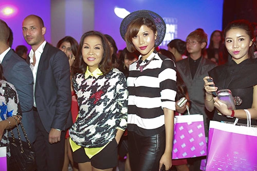 Trang lạ phối đồ ấn tượng xem show tại singapore - 11