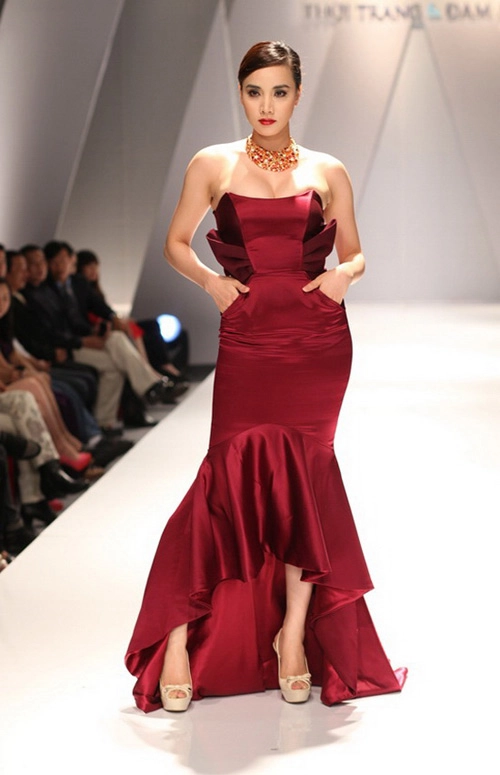 Trang nhung trang trần lộ eo nghiệp dư - 1