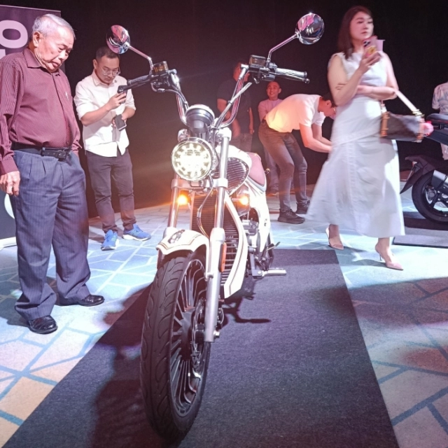 Xuất hiện mẫu xe ga với phong cách cruiser kịch độc - có giá bán ngang ngửa honda vision - 5