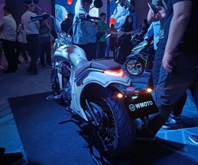 Xuất hiện mẫu xe ga với phong cách cruiser kịch độc - có giá bán ngang ngửa honda vision - 6