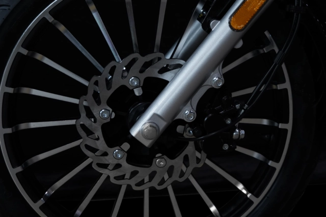 Xuất hiện mẫu xe ga với phong cách cruiser kịch độc - có giá bán ngang ngửa honda vision - 13