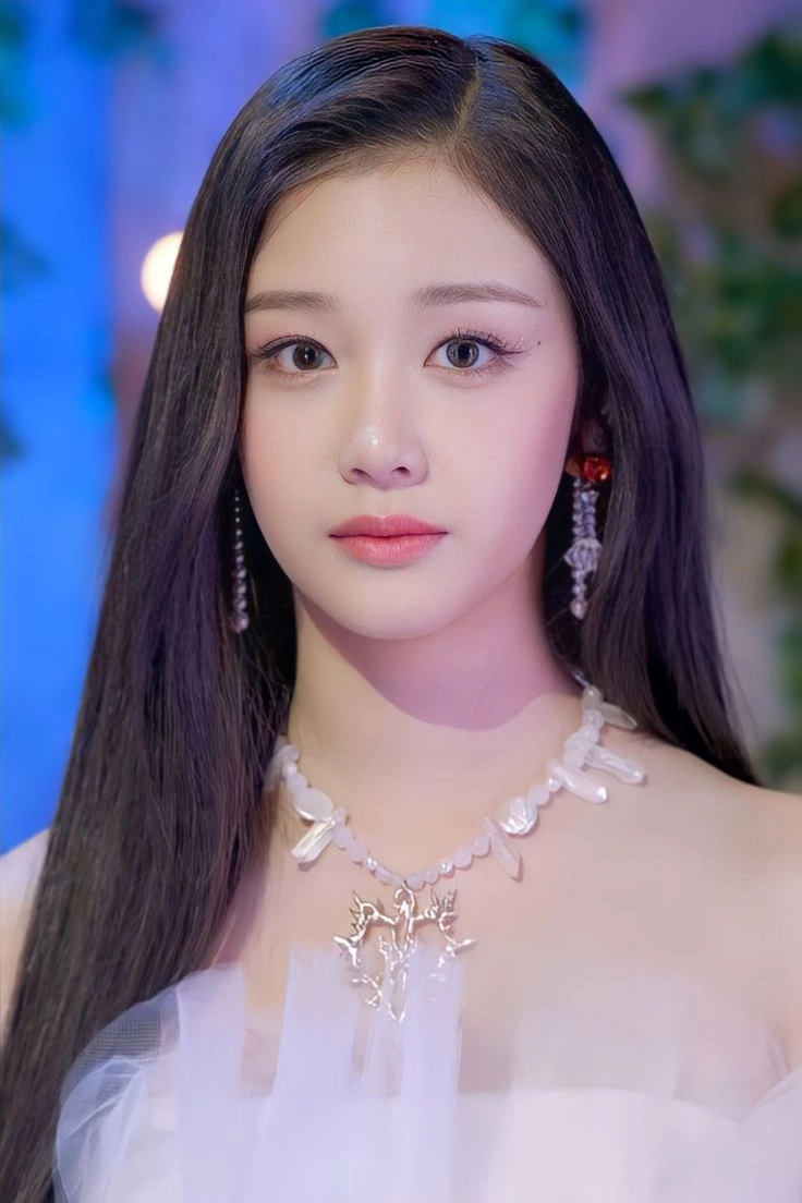 10 cô gái xinh đẹp nhất thế giới 2025 - 5