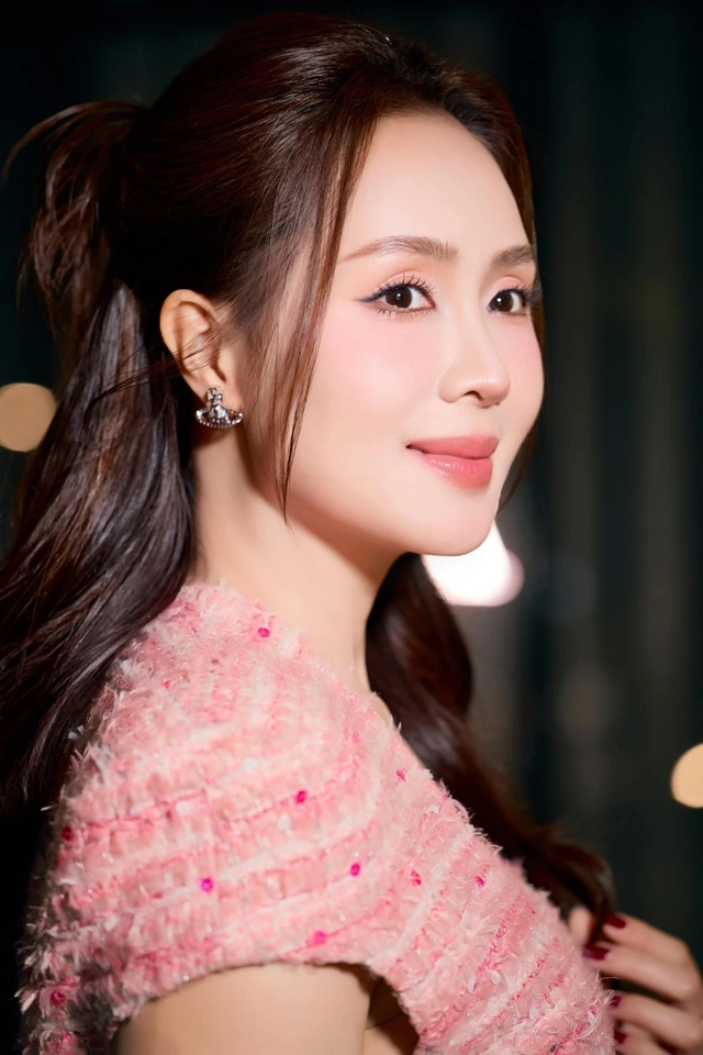 Bà phó viện trưởng viện kiểm sát nhân dân tỉnh trong phim lằn ranh ở tuổi ngoài 40 có đời thực ra sao - 9