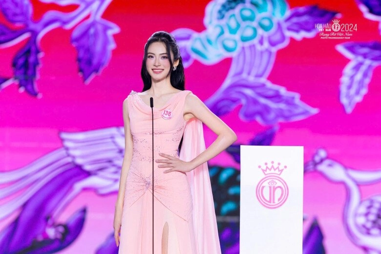 Cô gái cao 1m74từng bán bánh mì mưu sinh giờ là á hậu việt nam ảnh mặt mộc gây sốt - 2