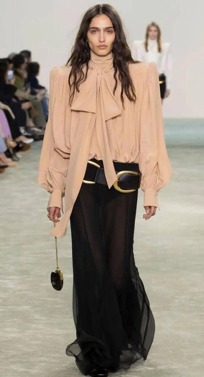 Có kiểu áo mặc quanh năm không chán cân mọi thời tiết dù 10 hay 30 độ phối với đồ nào cũng hợp mốt - 1