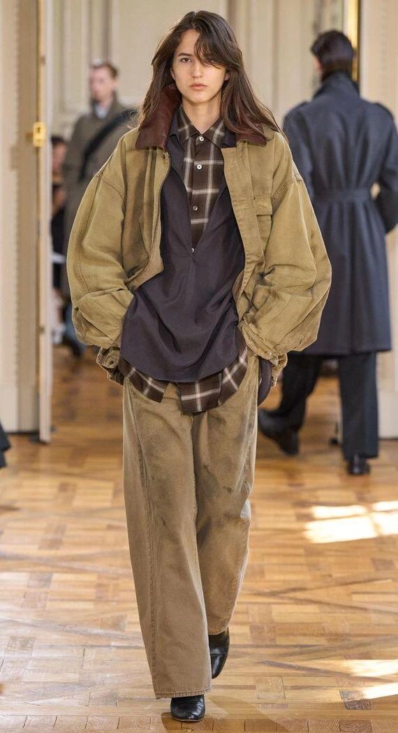 Có kiểu áo mặc quanh năm không chán cân mọi thời tiết dù 10 hay 30 độ phối với đồ nào cũng hợp mốt - 4