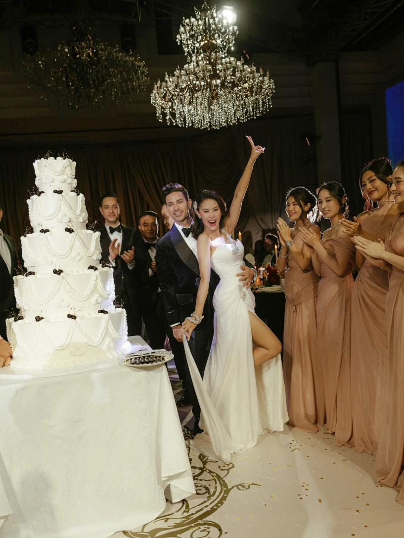 công chúa hàng hiệu tiên nguyễn khoe đường cong bên chồng - 9