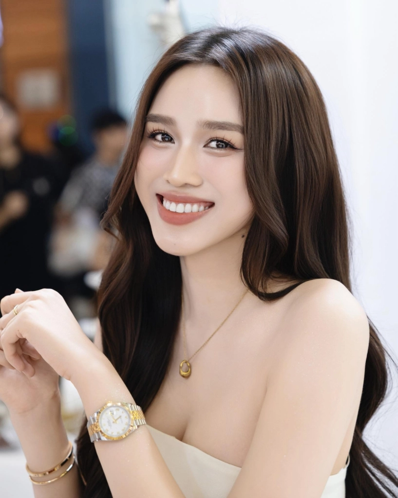 dâu hào môn đỗ thị hà đeo phụ kiện gần 1 tỷ đồng - 3