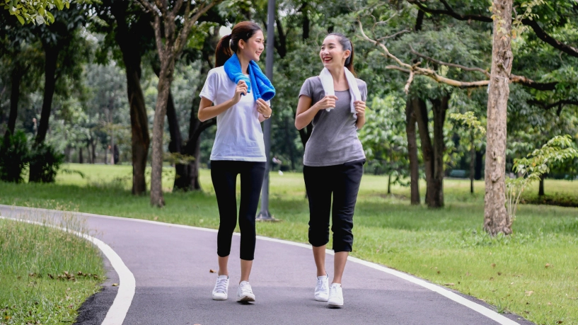 Đi bộ ngoài trời với đi bộ trên máy đâu là chân ái cho hành trình giảm cân của bạn - 1