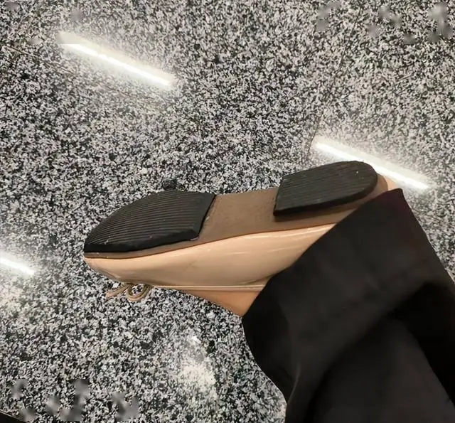 Dọn 50 đôi giày mùa đông tôi nhận ra có 7 kiểu này sẽ không bao giờ mua nữa vừa dìm dáng lại đau chân - 5