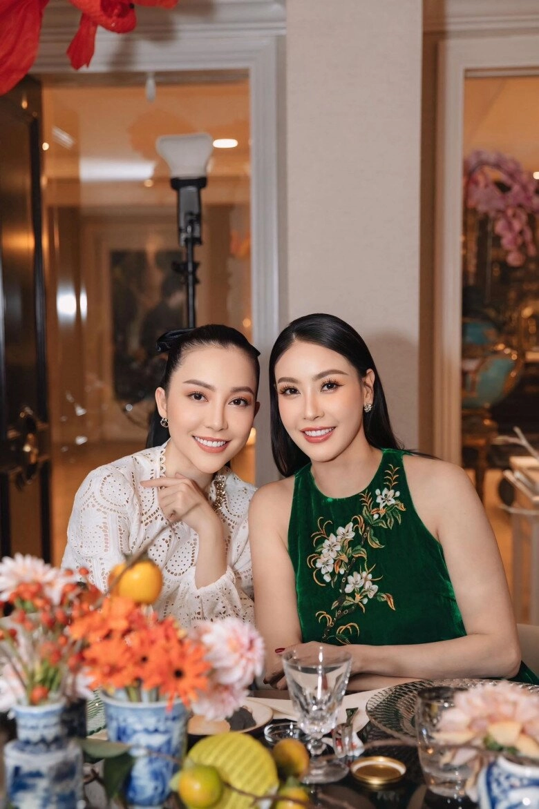 Em gái sinh đôi của hoa hậu giàu nhất việt nam giàu nứt vách không kém chị được mệnh danh là chim công - 1