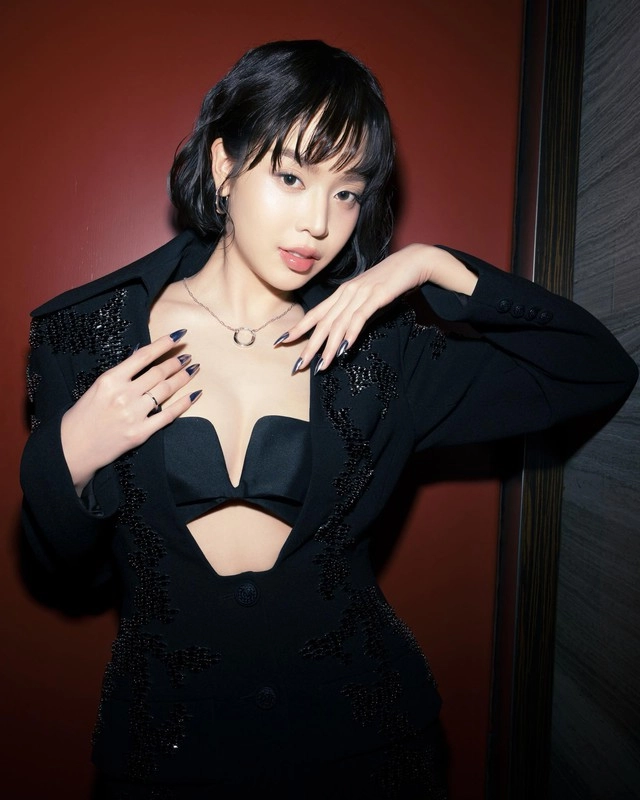 Hoa hậu việt nam quê đà nẵng lại gây chú ý với diện mạo khác lạ - 7