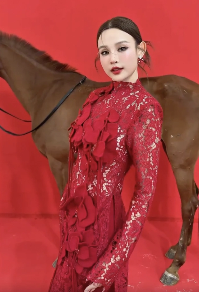 Huyền baby gây chú ý với concept ngập sắc đỏ mã đáo thành công - 2