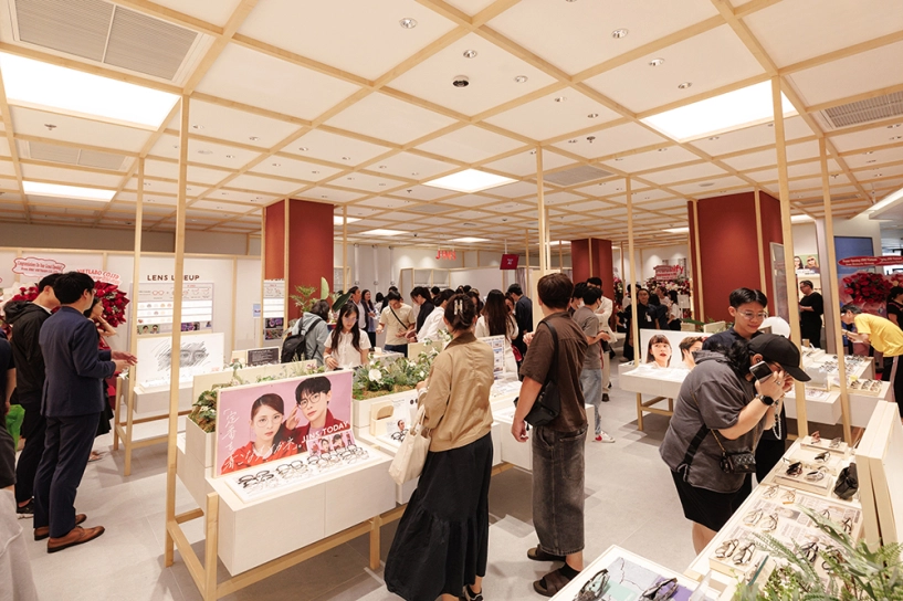 Jins mang những cặp kính nhẹ như không khí tới việt nam - 2