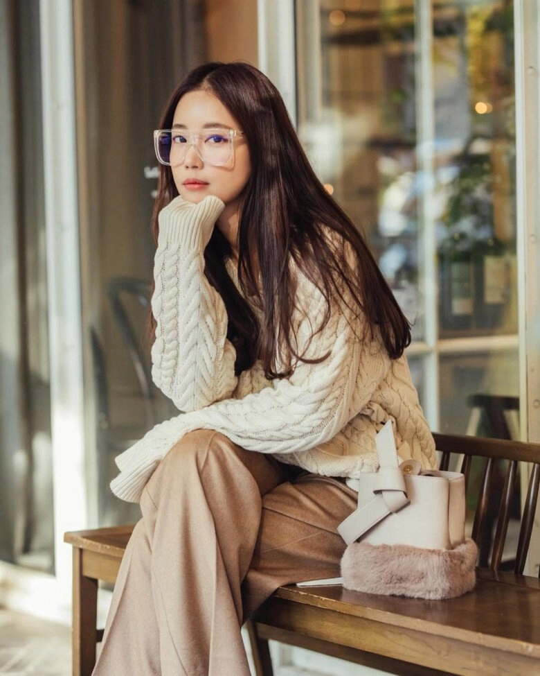 Mặc áo len cổ lọ hay cổ tròn để trông gầy hơn chị em có gu luôn dùng công thức này để không bao giờ sai - 12