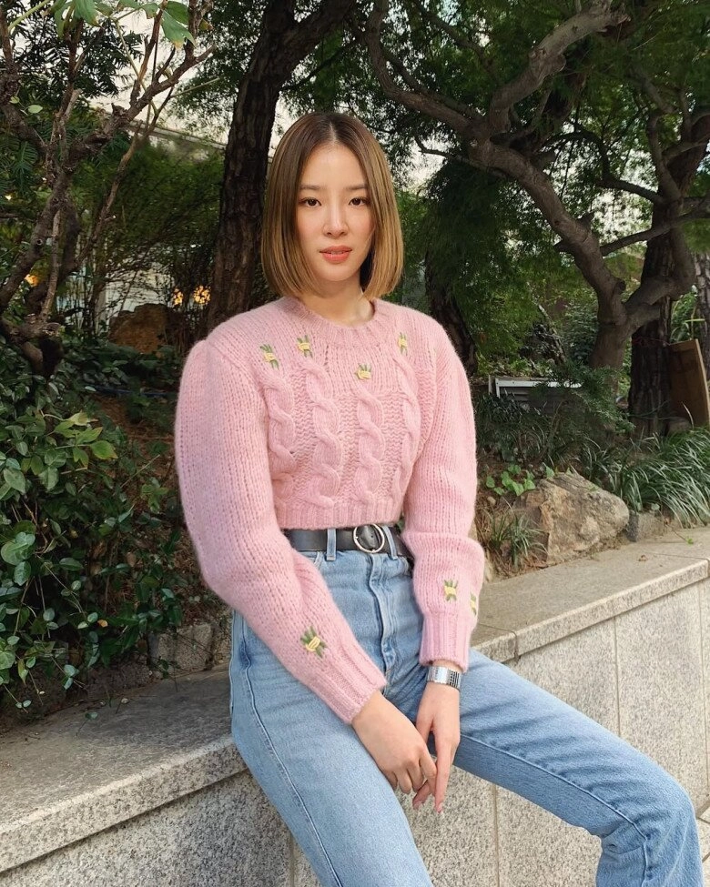 Mặc áo len cổ lọ hay cổ tròn để trông gầy hơn chị em có gu luôn dùng công thức này để không bao giờ sai - 14