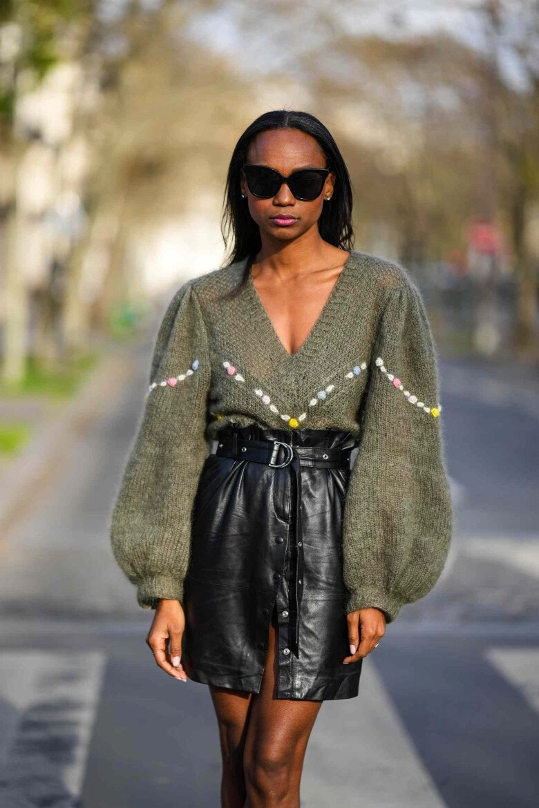 Mặc áo len cổ lọ hay cổ tròn để trông gầy hơn chị em có gu luôn dùng công thức này để không bao giờ sai - 16