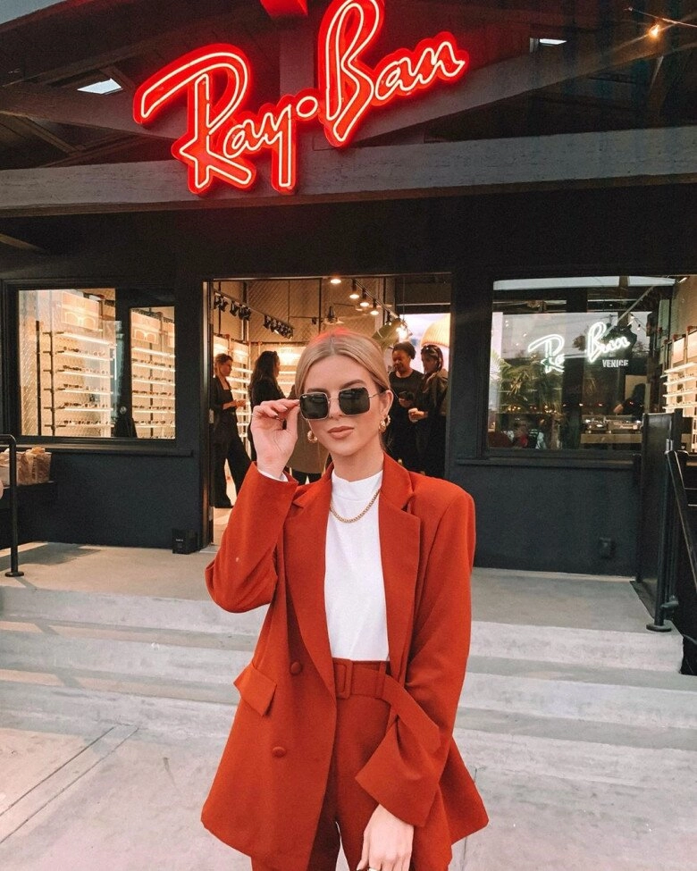 Mặc gì ngày đầu tiên của năm 2026 để cả năm may mắn chị em cứ diện theo công thức sau sẽ đầu xuôi đuôi lọt - 1