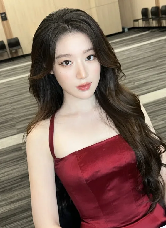 Mặc gì ngày đầu tiên của năm 2026 để cả năm may mắn chị em cứ diện theo công thức sau sẽ đầu xuôi đuôi lọt - 9