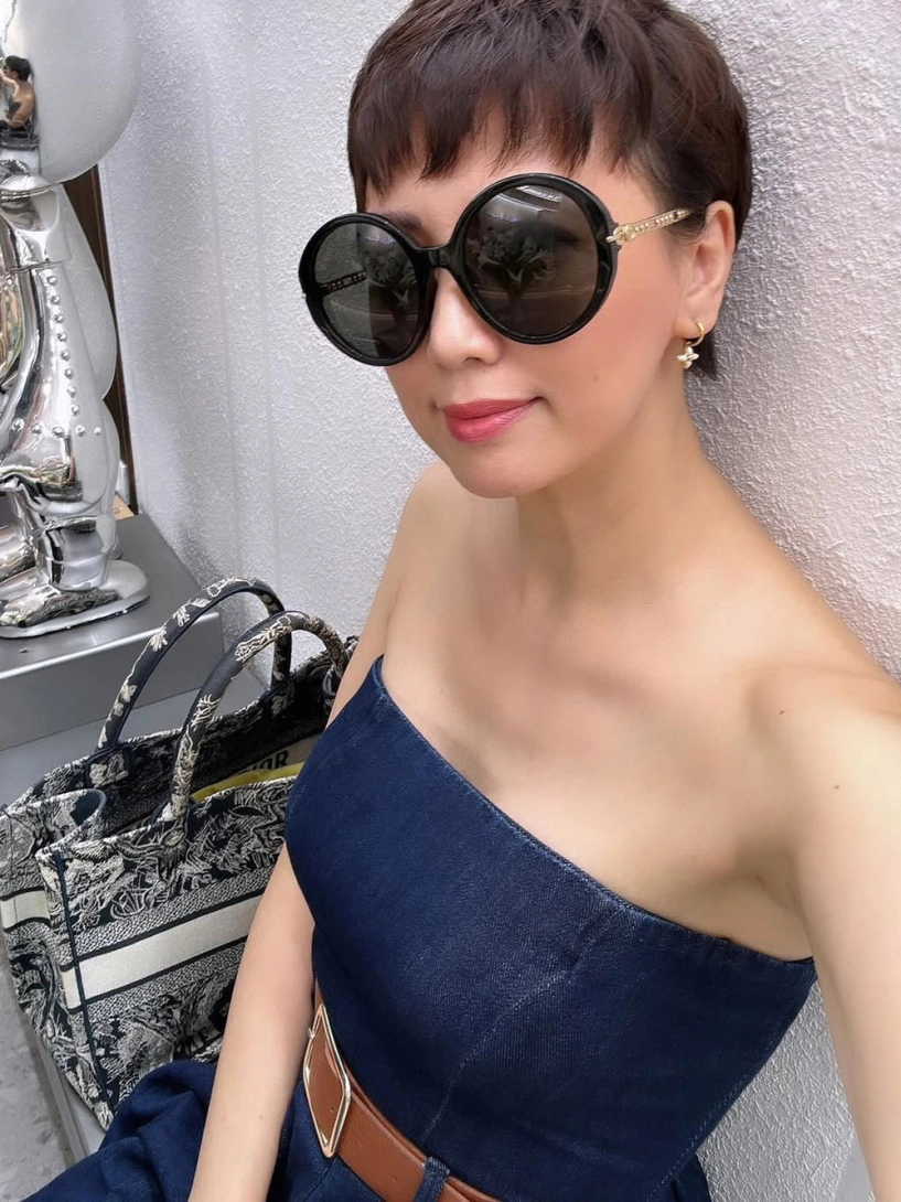 Mẹ vợ đoàn văn hậu tuổi u50 mặc trẻ trung như 30 - 4