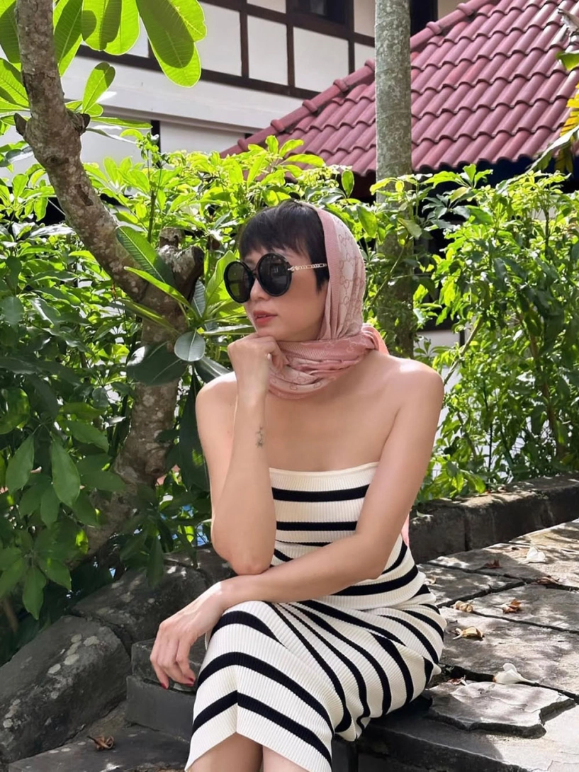 Mẹ vợ đoàn văn hậu tuổi u50 mặc trẻ trung như 30 - 9