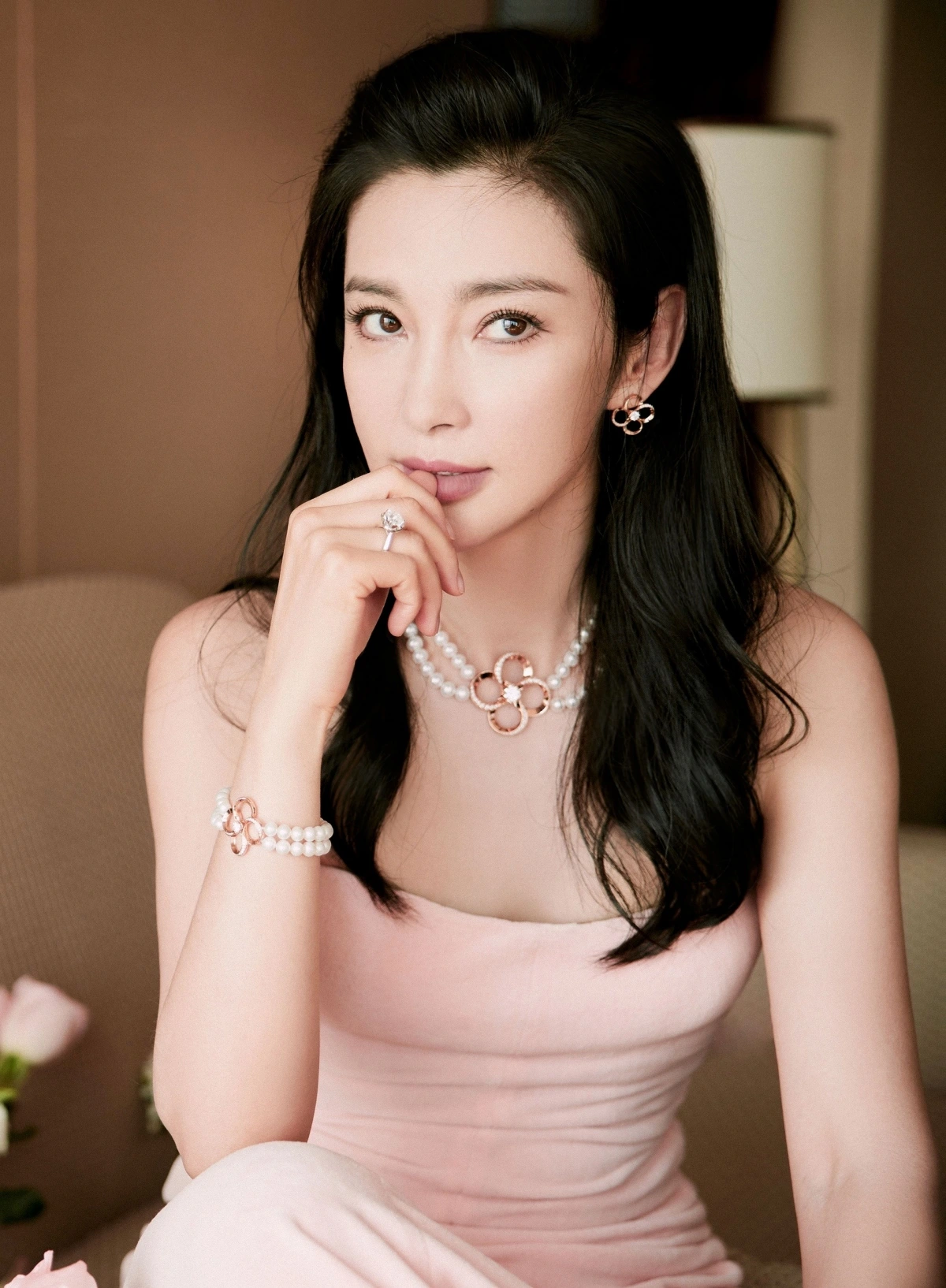 Mỹ nhân khó tính bậc nhất showbiz từng đuổi 20 giúp việc ăn 5 quả chanh leo chải tóc 300 lần để trẻ lại 20 tuổi - 3