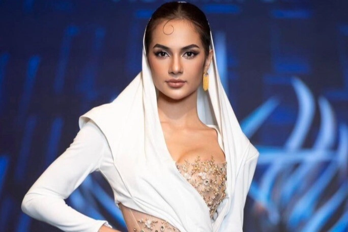 Mỹ nhân lai pháp cao 1m76 không danh hiệu vẫn được thi quốc tế mê diện cắt xẻ khoe đường cong đẹp hút hồn - 1