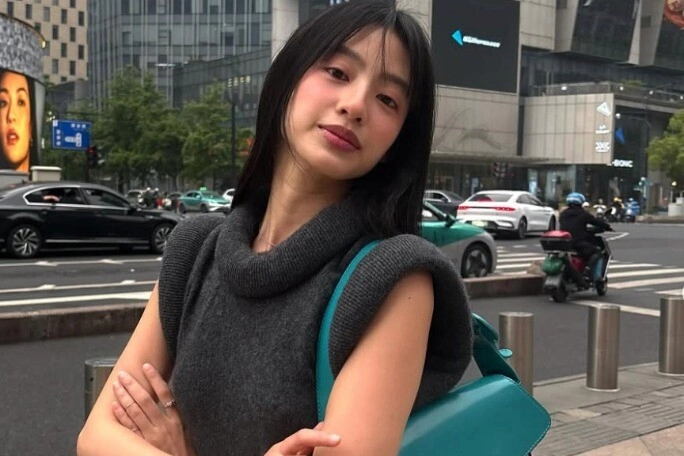 Mỹ nhân lai pháp cao 1m76 không danh hiệu vẫn được thi quốc tế mê diện cắt xẻ khoe đường cong đẹp hút hồn - 4