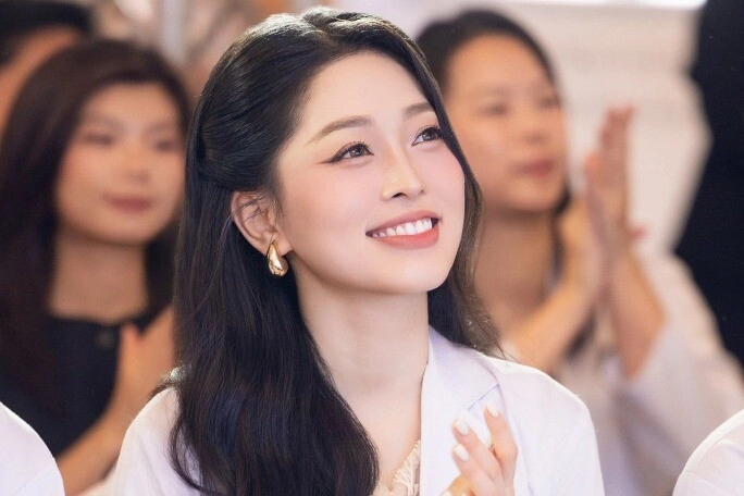 Mỹ nhân lấy mất vương miện của đỗ mỹ linh đi thi quốc tế lại mắc bệnh lấy tổng tài đẹp trai như mẫu giờ ra sao - 2