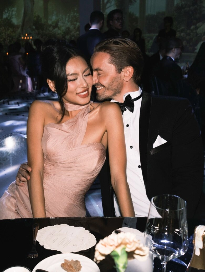 Mỹ nhân việt mất suất thi miss universe diện nội y khoe body khét lẹt visual sau 3 năm đăng quang khiến netizen tiếc nuối - 12