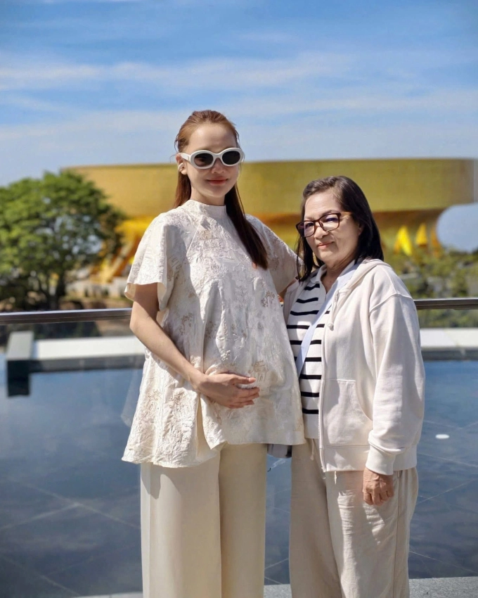 Nhã phương được khen nhan sắc trước thềm sinh con thứ ba - 2