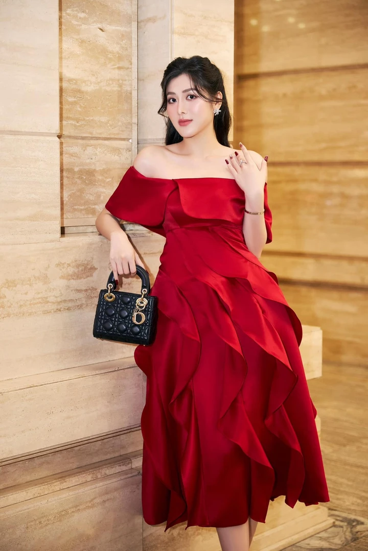 Sắc vóc bạn gái tin đồn của tiền đạo nguyễn đình bắc - 3