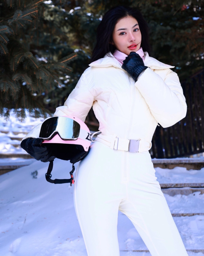 Thời trang vi vu đầu năm vừa ấm vừa tôn dáng của sao việt - 3