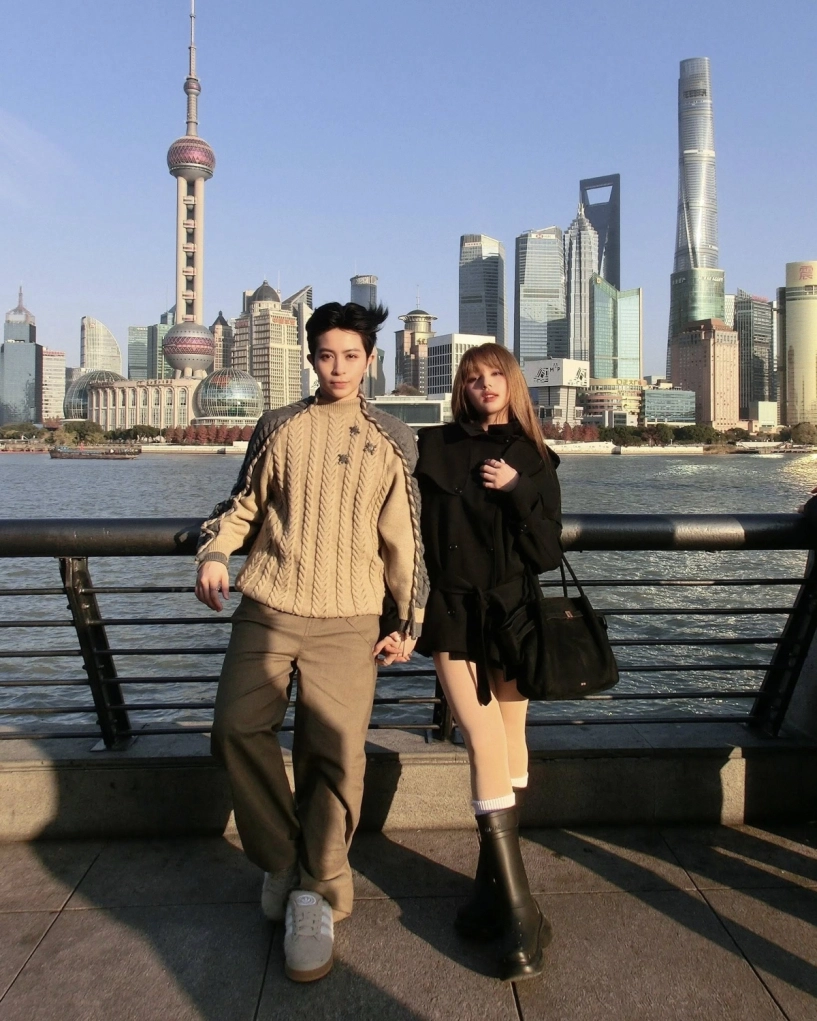 Thời trang vi vu đầu năm vừa ấm vừa tôn dáng của sao việt - 8