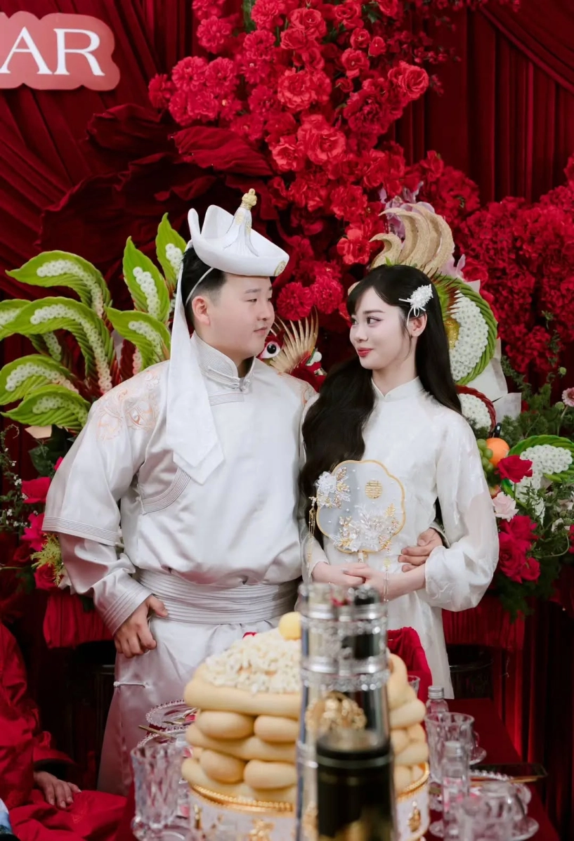 Trang phục chàng rể mông cổ gây chú ý ở lễ rước dâu việt - 4